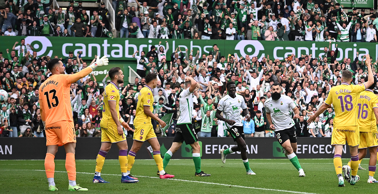 Villalibre encarriló el ascenso del R. Racing con un gran gol - Foto: LALIGA