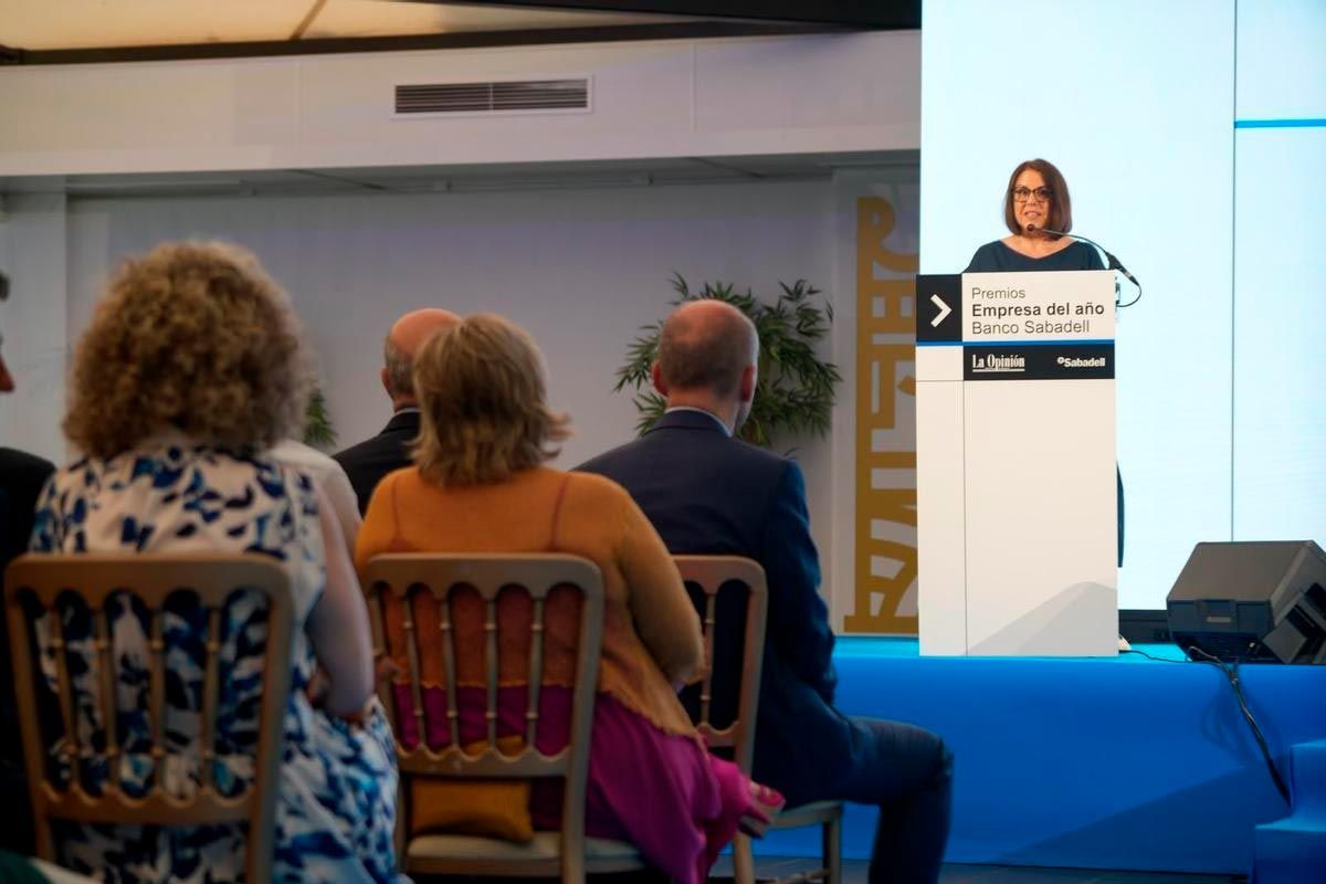 Ángeles Rivero, directora general de Prensa Ibérica (Asturias y Castilla y León), durante su discurso. / José Luis Fernández